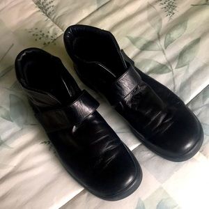 DKNY woman’s black leather ankle boot size 11 great condition made in Italy